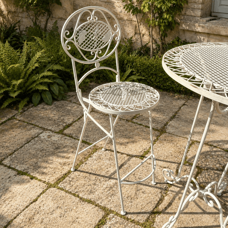 Salon de jardin mange-debout en métal blanc patiné – 2 places