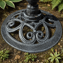 Grand bain d’oiseaux sur pied en fonte – Vasque coquillage 48 cm