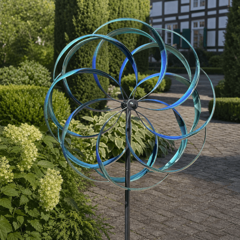 Dekoratives Gartenwindrad in Blau und Türkis