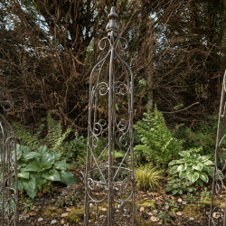 Obélisque tuteur de jardin en métal à volutes – 3 tailles
