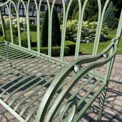 Patinierte grüne Metall-Gartenbank mit Blumenmustern – 112 cm