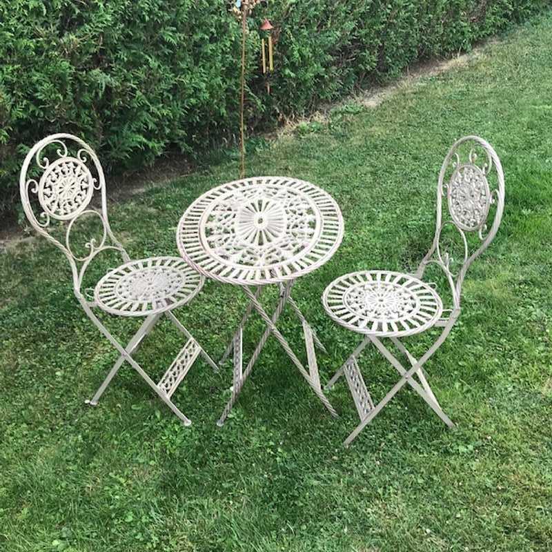 Bistro-Gartenmöbel-Set in braun patiniert aus Eisen und Gusseisen, Draufsicht