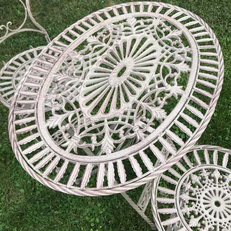 Bistrot-Gartenmöbel-Set in braun patiniert aus Eisen und Gusseisen, Draufsicht