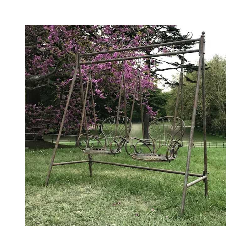 Schaukelstuhl Fauteuil à bascule aus Eisen und patinierter grauer Gusseisen-Optik für den Außenbereich, Seitenansicht
