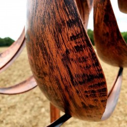 Dekorative Gartenwindmühle aus kupferfarbenem Eisen, Ansicht des Flügels