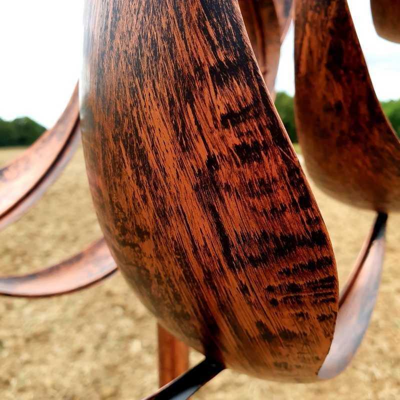 Dekorative Gartenwindmühle aus kupferfarbenem Eisen, Ansicht des Flügels