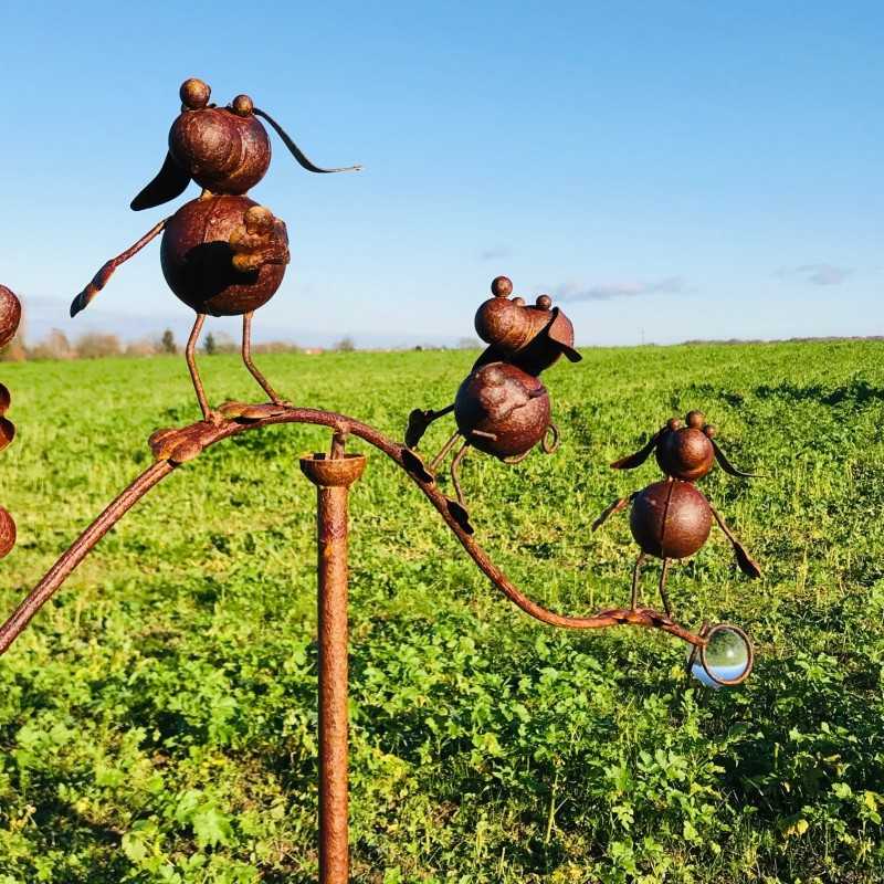 Dekorativer Gartenstecker, Eisenschaukel mit Hundemotiven