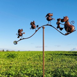 Dekorativer Gartenstecker, Eisenschaukel mit Hundemotiven