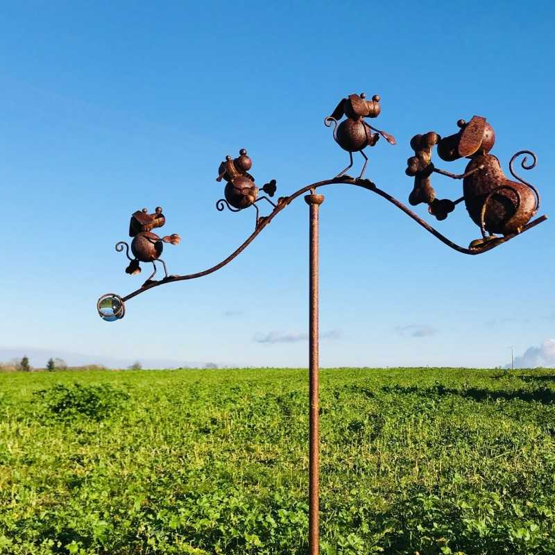 Dekorativer Gartenstecker, Eisenschaukel mit Hundemotiven