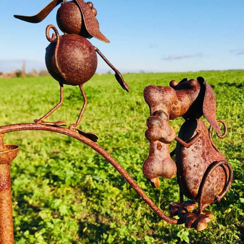 Dekorativer Gartenstecker, Eisenschaukel mit Hundemotiven