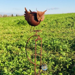 Dekoratives Gartenbalancier aus Eisen mit Eulenmotiv