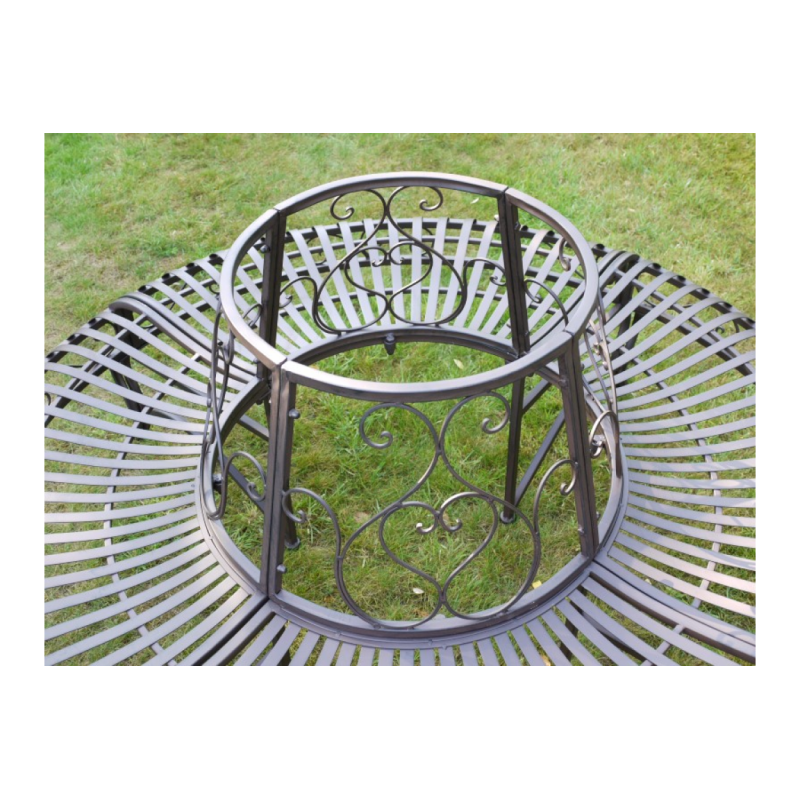 Runde Gartenbank – Detail von Rückenlehne und Baumöffnung