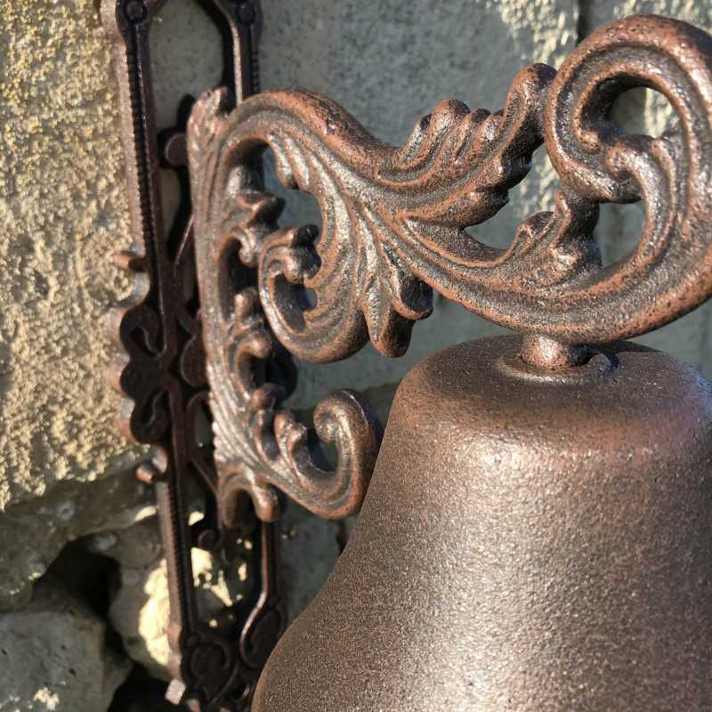 Große Gusseisen-Glocke für die Tür H 34 cm mit Arabesken-Motiv