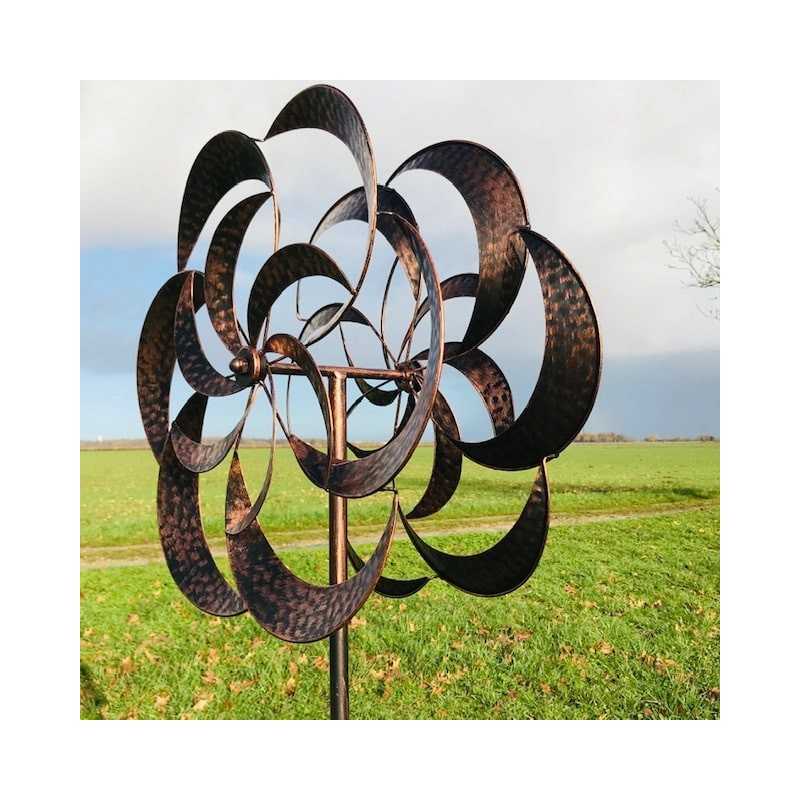 Gartenwindrad mit horizontaler Achse und automatischer Windausrichtung
