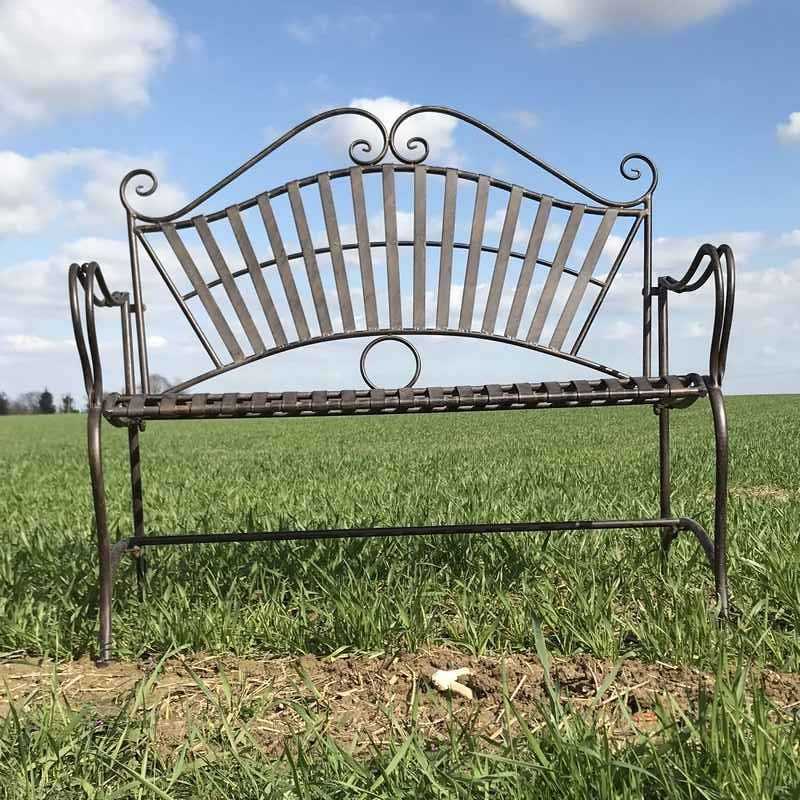 Gartenbank aus Schmiedeeisen mit Arabesken, Frontalansicht