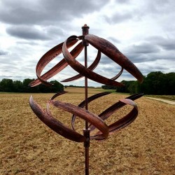 Dekorative Gartenwindmühle aus Eisen mit gebürsteter kupferfarbener Kugel, Modell LANGEAIS