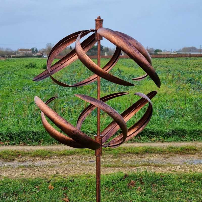 Dekorative Gartenwindmühle aus Metall, gebürstete kupferfarbene Kugel, Modell LANGEAIS