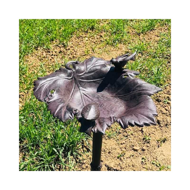 Großer Futterplatz Vogelbad aus Gusseisen Weinblatt braun H-83cm Seitenansicht