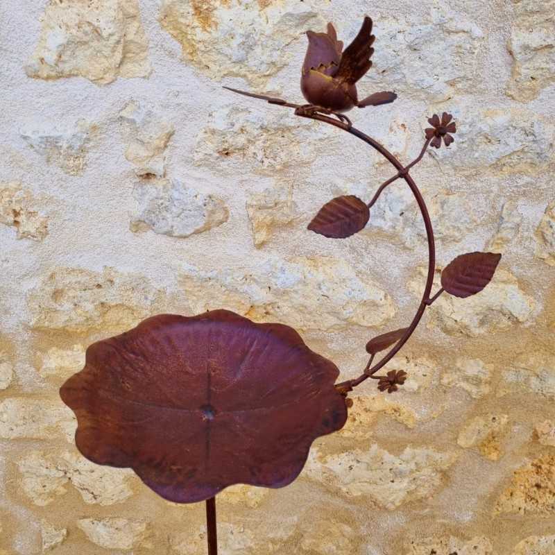 Vogelfutterstelle mit Vogelbad auf Pflanzenstab H 146 cm, Ansicht der Schale