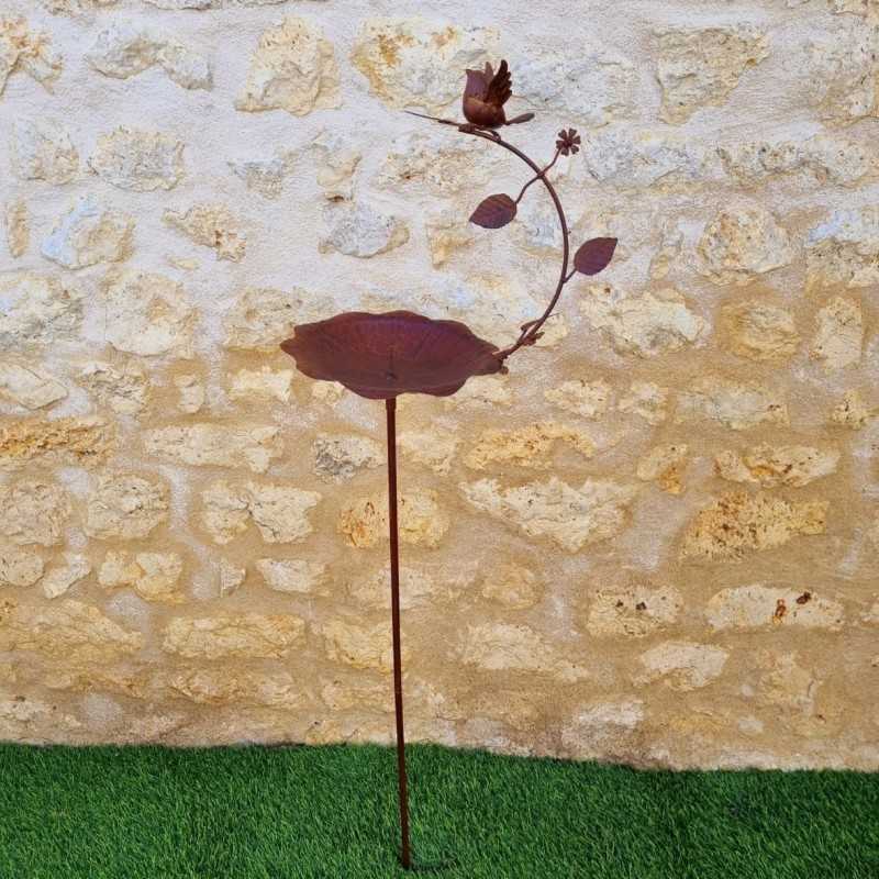 Vogelfutterstelle und Vogelbad auf Pflanzstab Höhe 146 cm Gesamtansicht