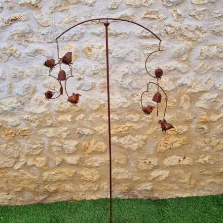 Dekorativer Gartenpfahl, Windspiel, Eisenpendel mit Vogelmotiv, Gesamtansicht