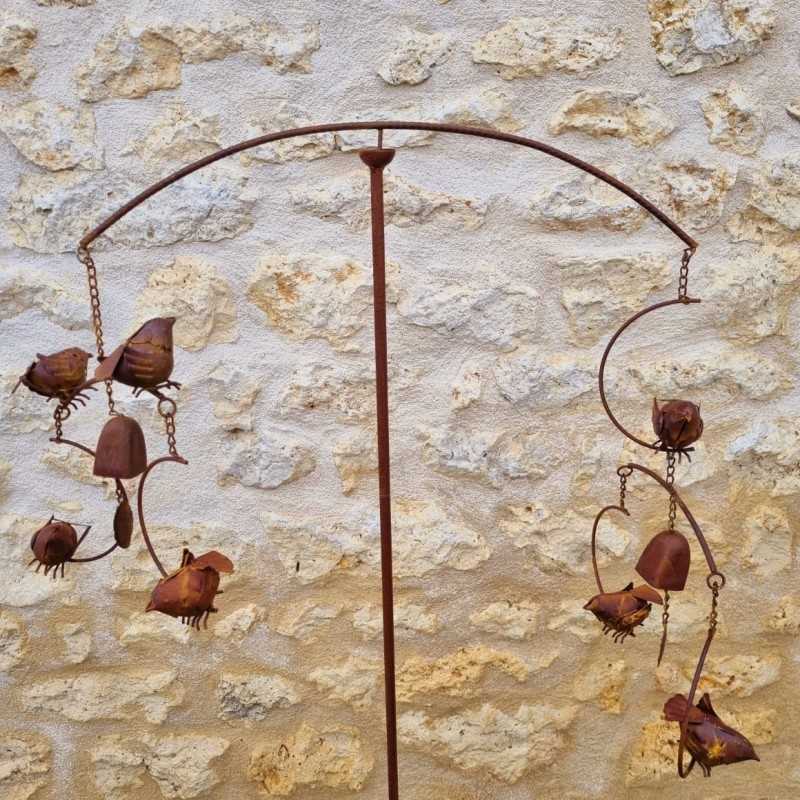 Dekorativer Gartenstecker, Windspiel, Eisenpendel mit Vogelmotiv, Frontalansicht