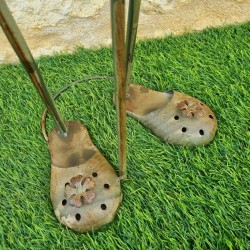 Frosch Vogelbad aus Eisen, Ansicht von unten