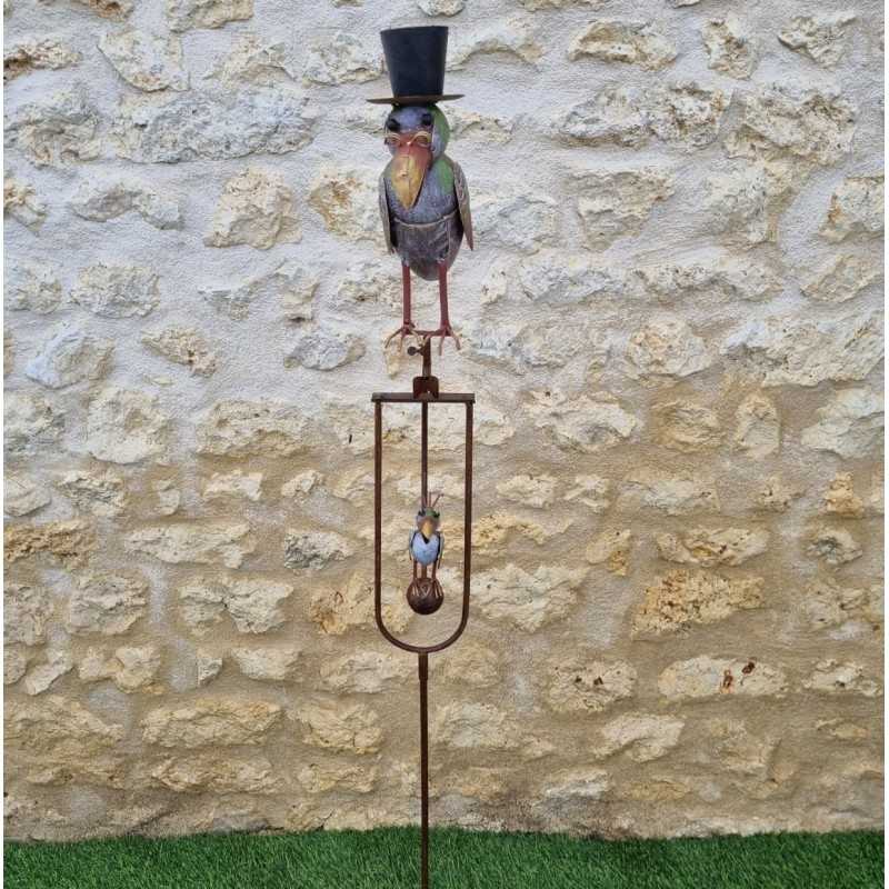 Gartenhänger aus Eisen mit farbigem Rabenmotiv und passendem Vogelfutterhaus, Spieß und ausgewogenem Pflanzstab