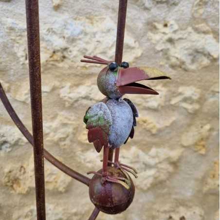 Gartenhänger aus Eisen mit farbigem Rabenmotiv und passendem Vogelfutterhaus, Spieß und ausgewogenem Pflanzstab