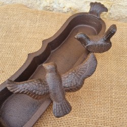 Ovales Vogelbad aus Gusseisen zum Aufstellen, braun mit schwarzer Patina, Motiv 2 Vögel
