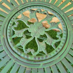 Bistro-Gartenmöbel aus Metall für 2 Personen, grün patiniert mit schwarzem Finish