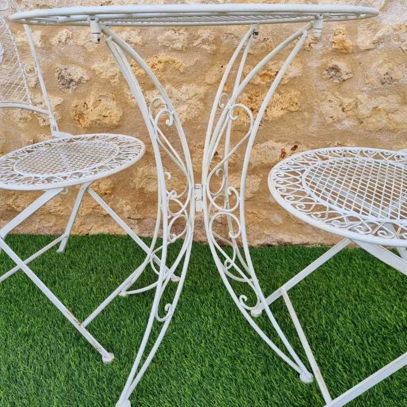 Gartenmöbel aus Schmiedeeisen, 2-Sitzer Bistro klappbar, weiß patiniert, Ansicht vom Tischbein