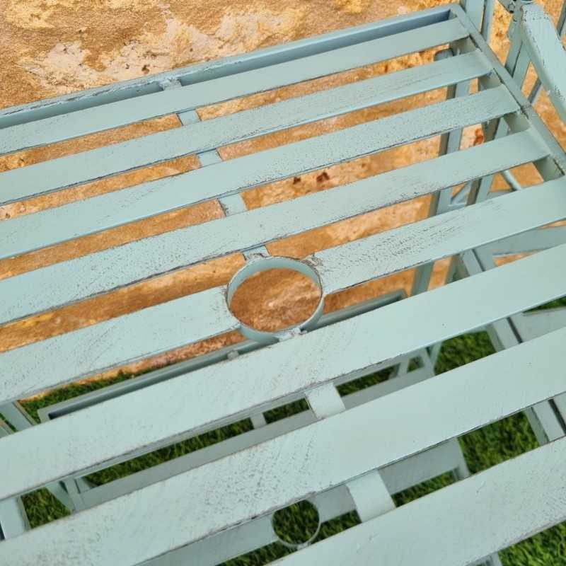 Gartenbank aus Eisen mit Ablagefläche Länge 153 cm Ansicht der Ablagen