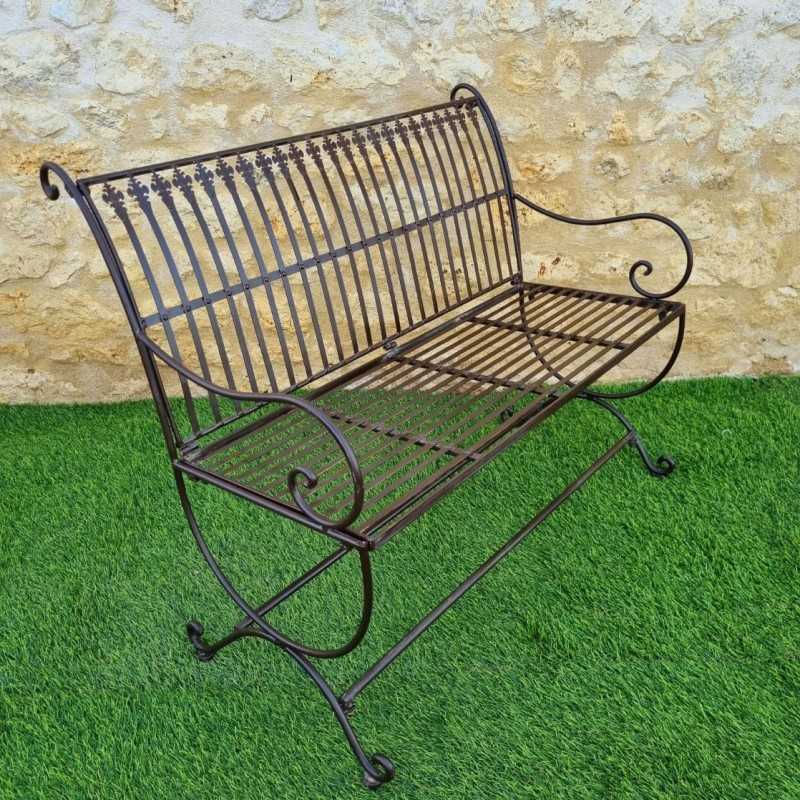 Bequeme Gartenbank aus patiniertem Schmiedeeisen in antikem Braun