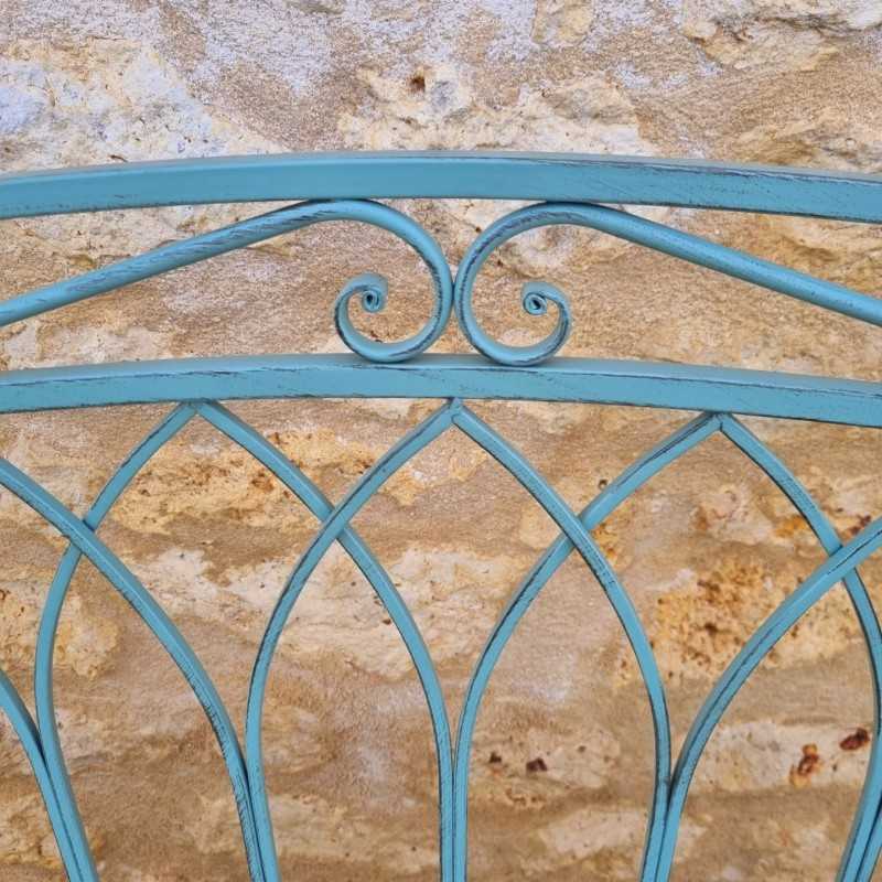 Bequeme Gartenbank aus patiniertem Schmiedeeisen in antikem Grün