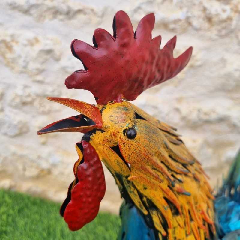 Detail des Hahnkopfes mit Schna