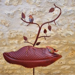 Vogelbad auf farbigem Eisenstab, Futterstelle H127 cm