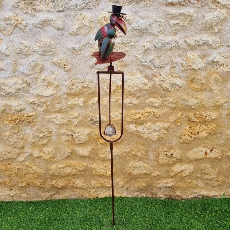 Gartenmobilé mit Wippe auf Stab, Motive Zwei Raben auf einem Blatt aus Eisen und Glas, 15x30x158 cm