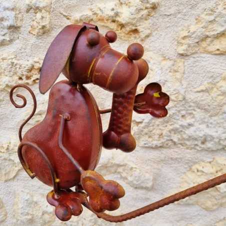 Gartenmobilé aus Eisen mit dekorativem Motiv Hunde und Knochen, 156 cm – Detailansicht der Hunde