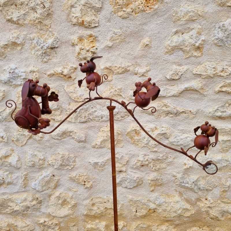 Gartenmobilé aus Eisen mit dekorativem Motiv Hunde und Knochen, 156 cm, Gesamtansicht