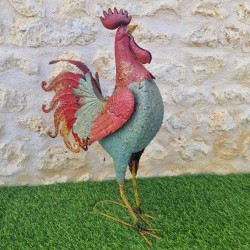 Hahn aus rotem und blauem Eisen