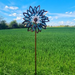 Dekorative Gartenwindmühle, Windmühle als Wetterfahne zum Stecken Modell Tauzia in Szene gesetzt