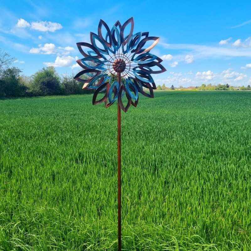 Dekorative Gartenwindmühle, Windmühle als Wetterfahne zum Stecken Modell Tauzia in Szene gesetzt