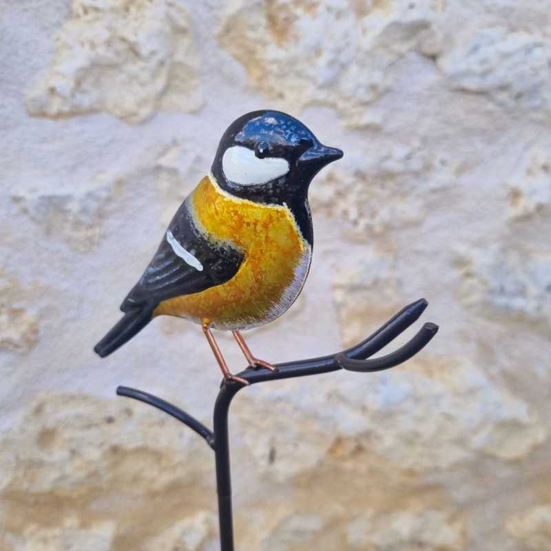 Dekorativer Vogel auf gelbem Spieß