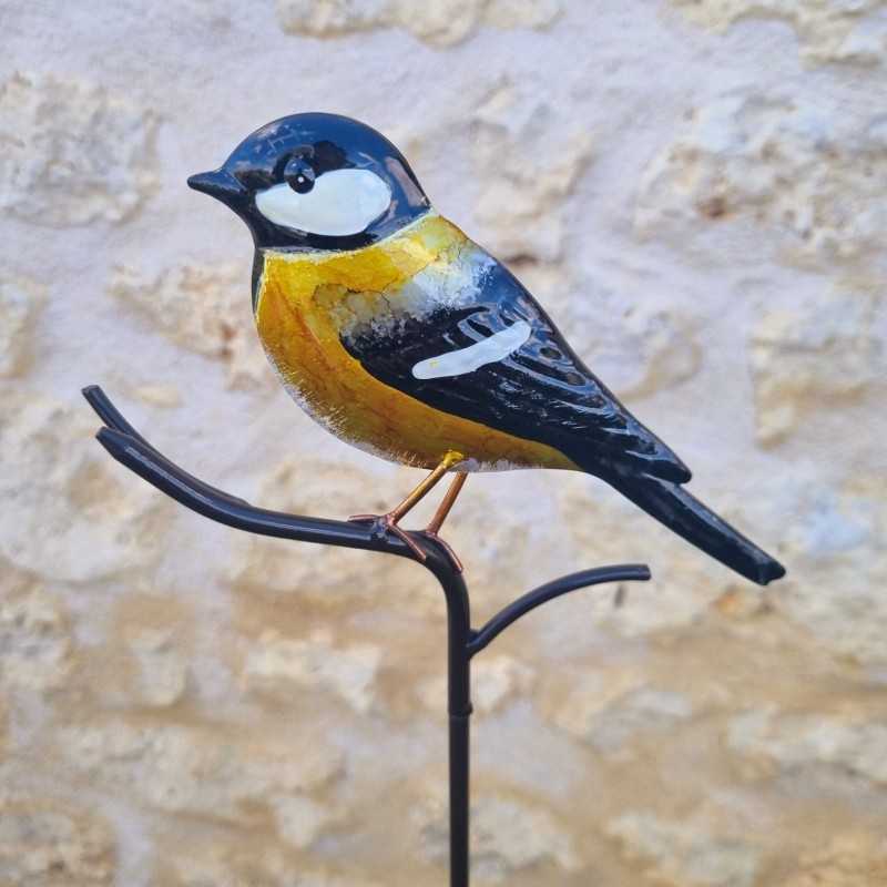 Dekorativer Vogel auf gelbem Spieß
