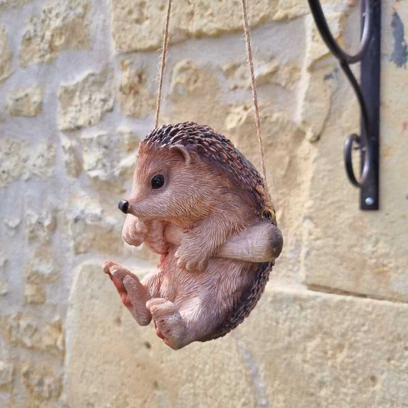 Hängender Igel aus Harz
