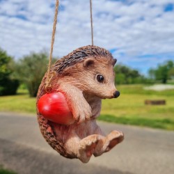 Hängender Igel aus Harz