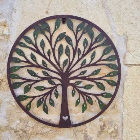 Lebensbaum mit Blättern und Herz in Braun und Grün