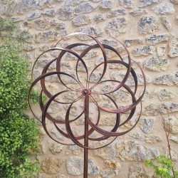 Dekorative Gartenwindmühle Modell Chinon | Gartenwindmühle aus Metall mit kupferfarbener Patina