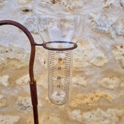 Metall-Gartendeko Regenmesser mit Boots-Motiv, Höhe 134 cm, Ansicht des Trichters